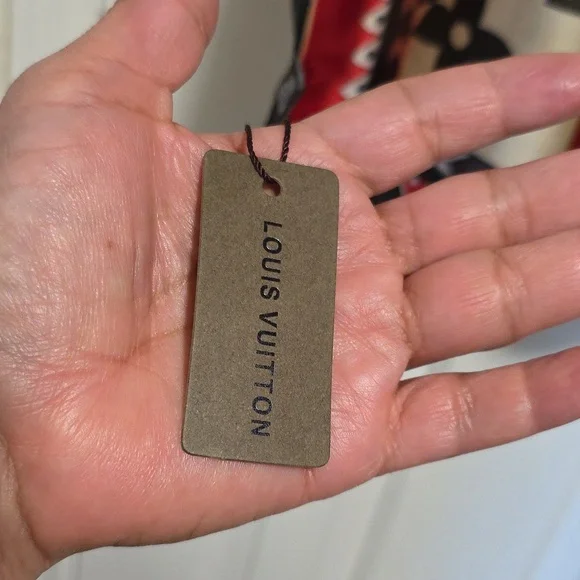 Louis Vuitton NWT Black and Red Scarf - Picture 9 of 11